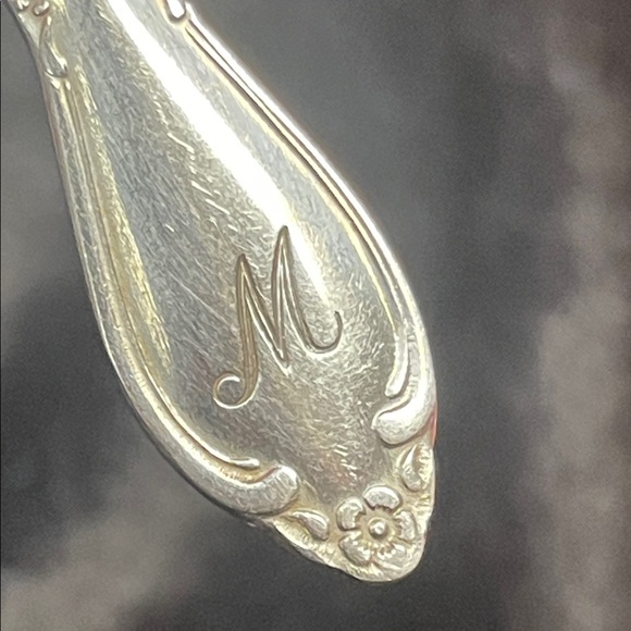 Vintage and Elegant monogrammed Silver M Spoon - Picture 2 of 7